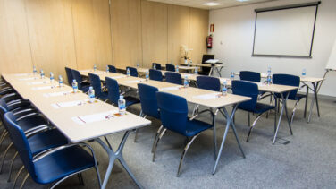 La escuela VIP de brókeres y banqueros suspende pagos