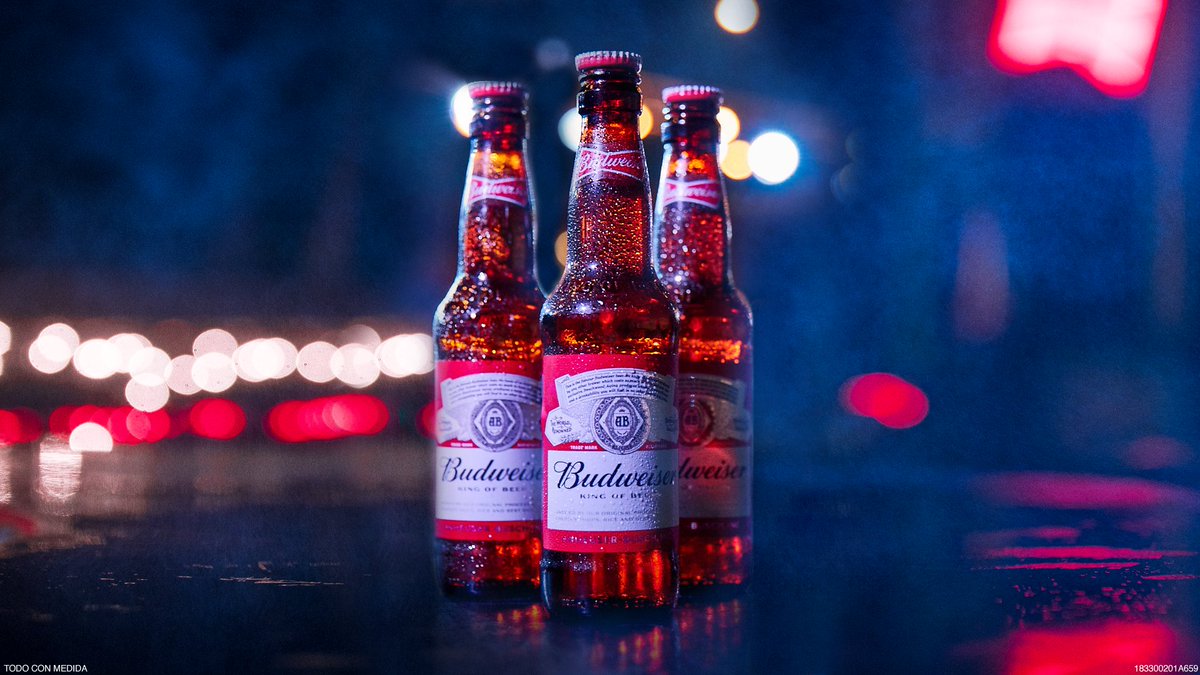 Botella de Budweiser, cerveza del grupo AB-Inbev.