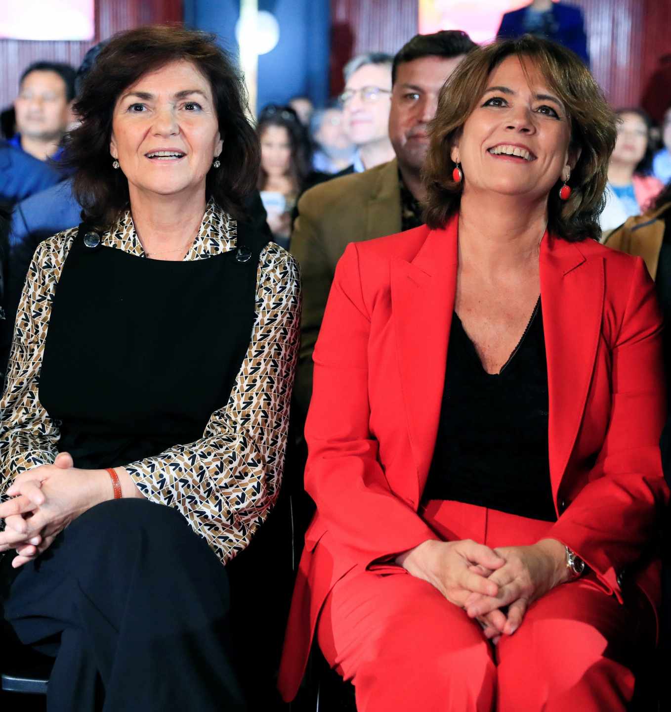 Carmen Calvo y Dolores Delgado, durante la entrega de unos premios literarios.