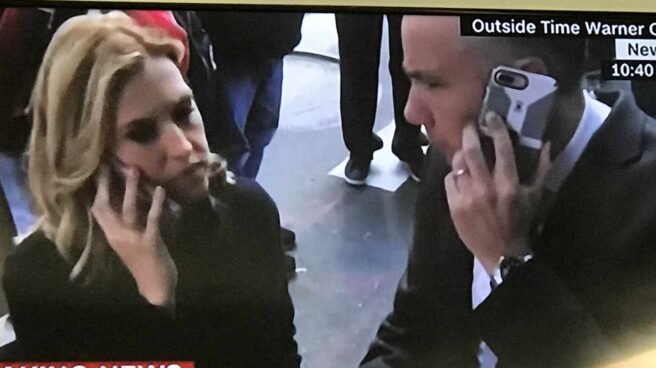 Periodistas de la CNN evacuados del edificio de la Time Warner en Nueva York.