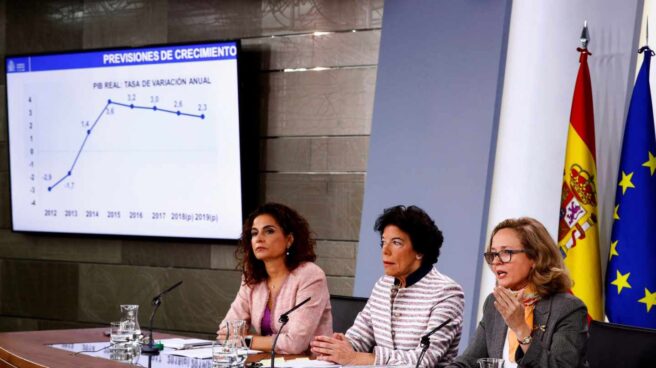 consejo Las ministras de Hacienda, María Jesús Montero; portavoz, Isabel Celaá; y de Economía, Nadia Calviño.
