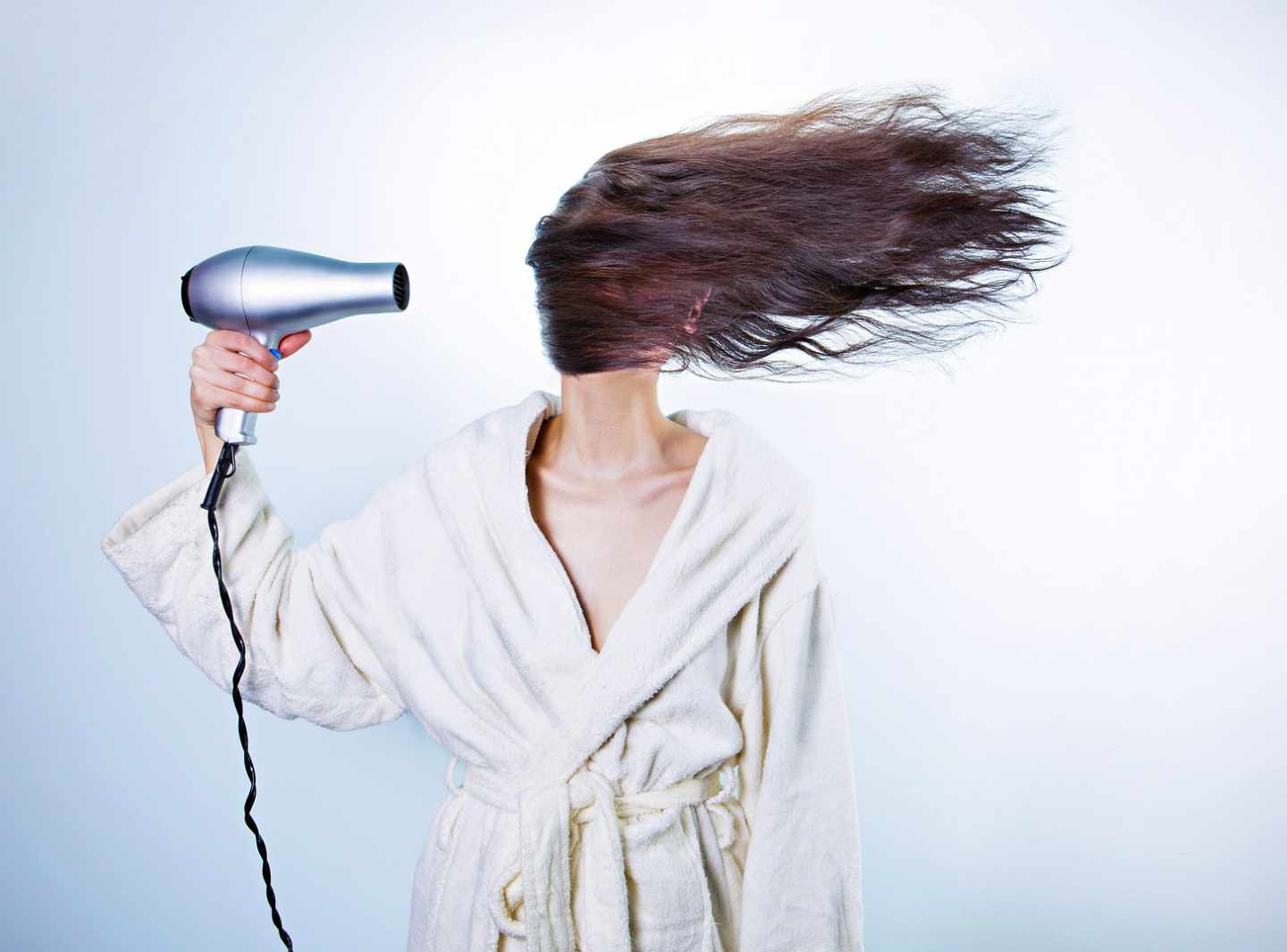 ¿Por qué se me cae el pelo en otoño?: todas las claves para evitar la pérdida de cabello