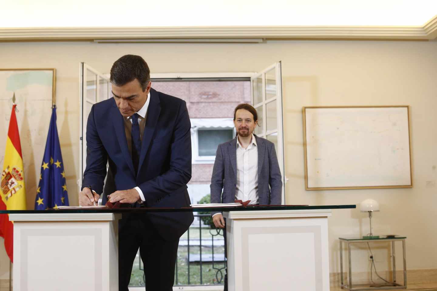 Pedro Sánchez firma con Pablo Iglesias su acuerdo para los presupuestos