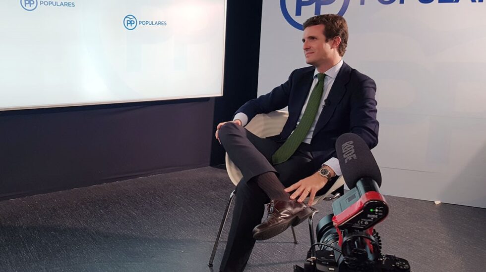 El presidente del PP, Pablo Casado, durante la entrevista con El Independiente en la sede de Génova.