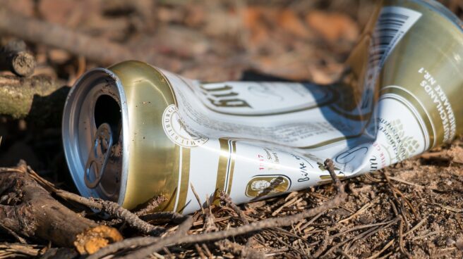 Lata de cerveza abandonada Lata de cerveza abandonada