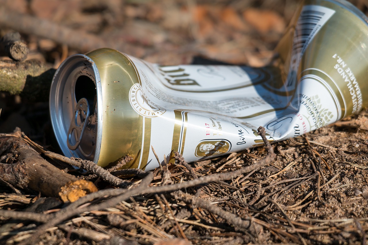 Lata de cerveza abandonada