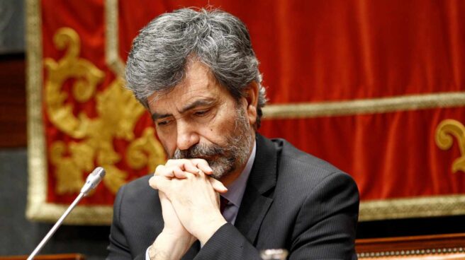 La misma Sala del Supremo libró meses antes al banco de pagar el impuesto de la hipoteca El presidente del CGPJ y del Tribunal Supremo, en actitud pensativa en un acto público.