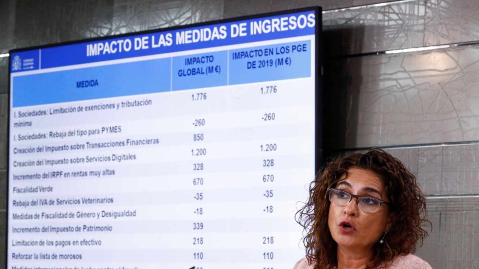 La ministra de Hacienda María Jesús Montero, durante la rueda de prensa posterior al consejo de ministros extraordinario, esta mañana en el Palacio de la Moncloa.