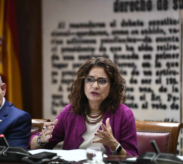 Hacienda ultima su golpe fiscal: grandes empresas, rentas altas, Airbnb o Uber, en la diana