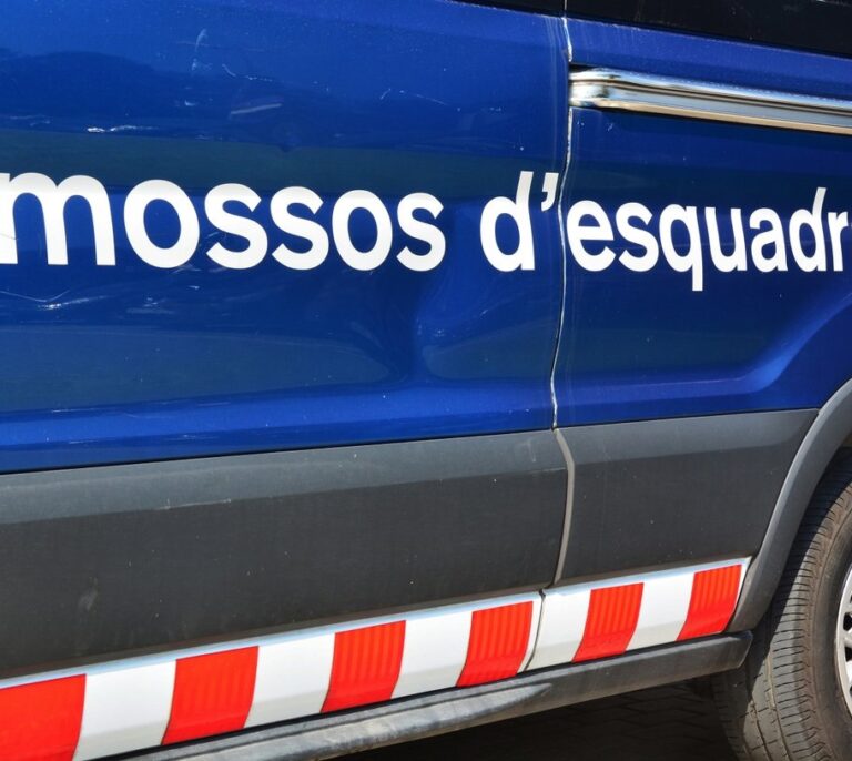 Un hombre asesina a su pareja, atropella a su hija y se suicida en Girona