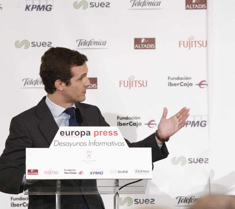 Casado dice que "prevenir" a la UE de los presupuestos "no es hablar mal de España"