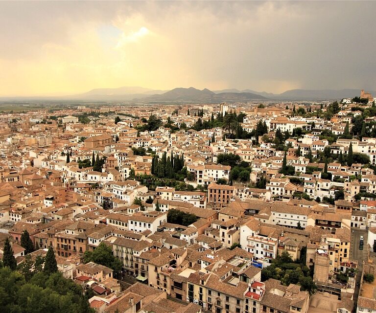 Granada continúa aislada por tren: 1.300 días de promesas incumplidas