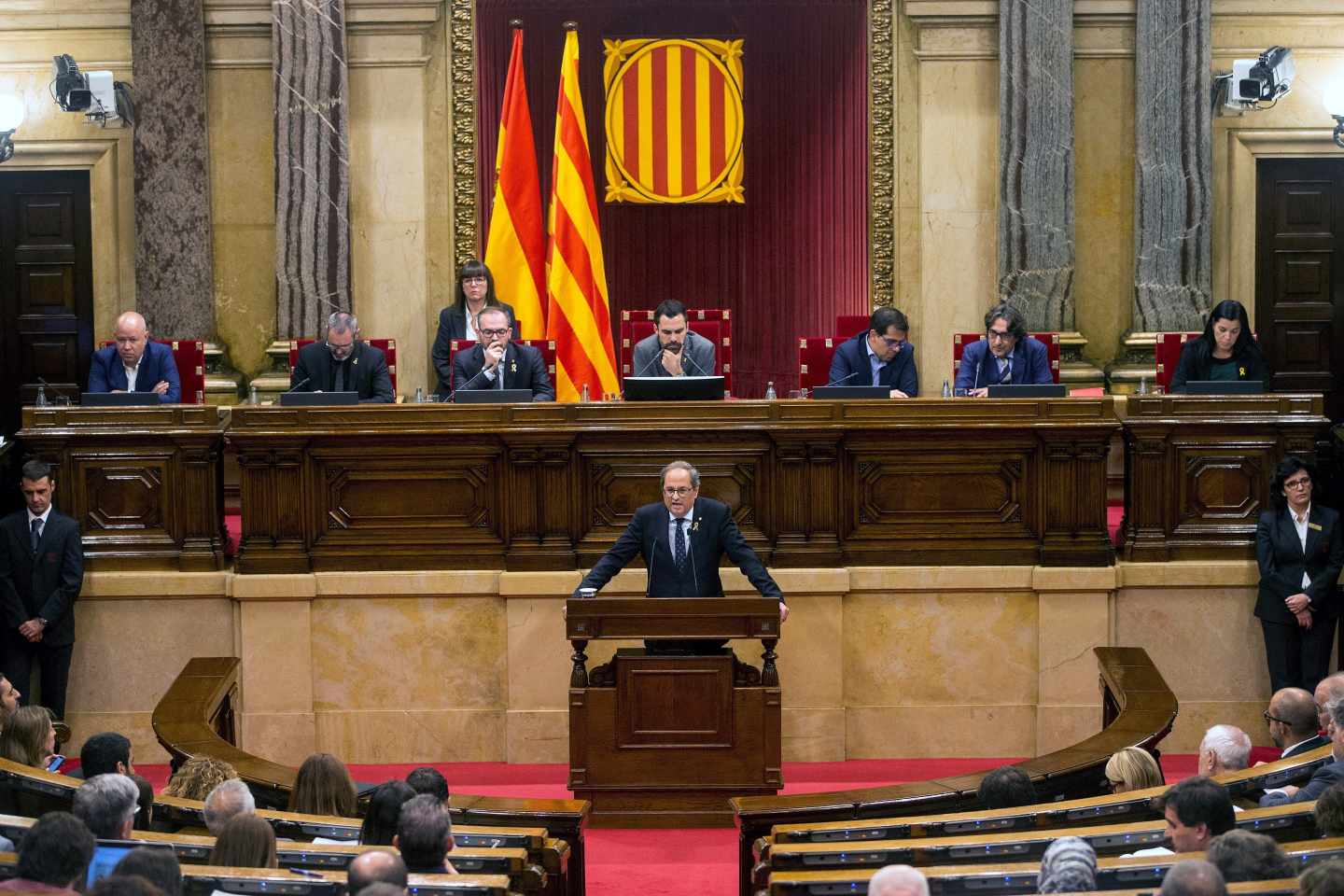 El Gobierno anuncia "medidas legales" tras la resolución del Parlament que pide abolir la monarquía