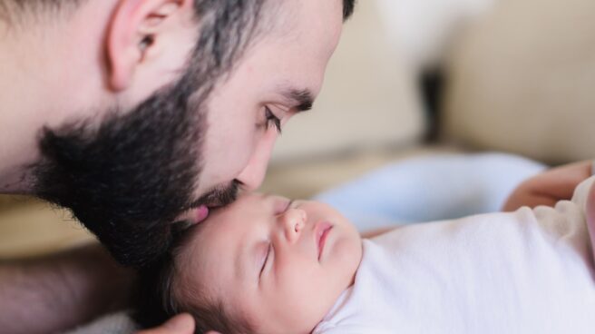 La equiparación de los permisos de paternidad y maternidad tendría un coste cercano a los 1.200 millones al año.