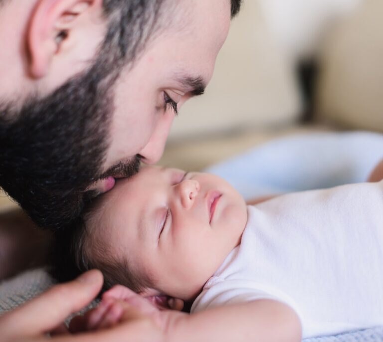 La ampliación de la paternidad eleva un 17 % el gasto en prestaciones