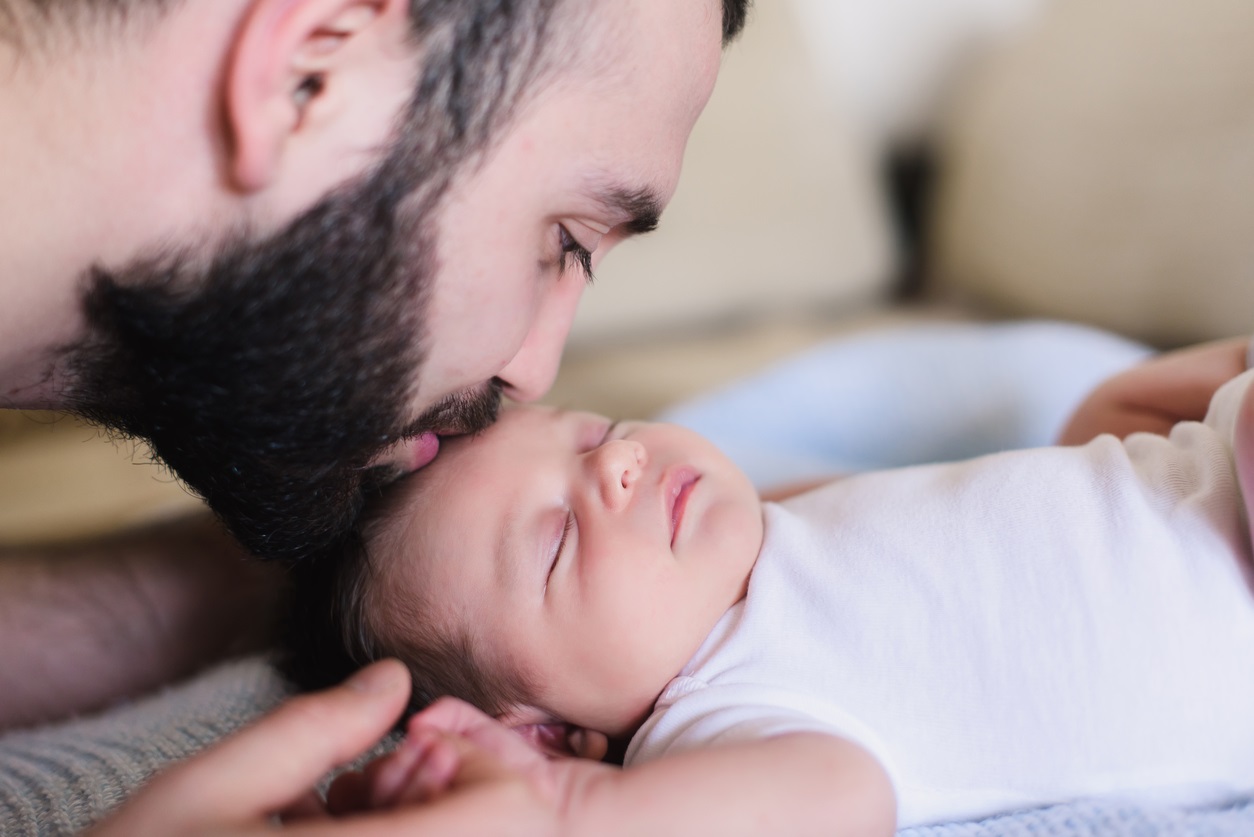 La equiparación de los permisos de paternidad y maternidad tendría un coste cercano a los 1.200 millones al año.