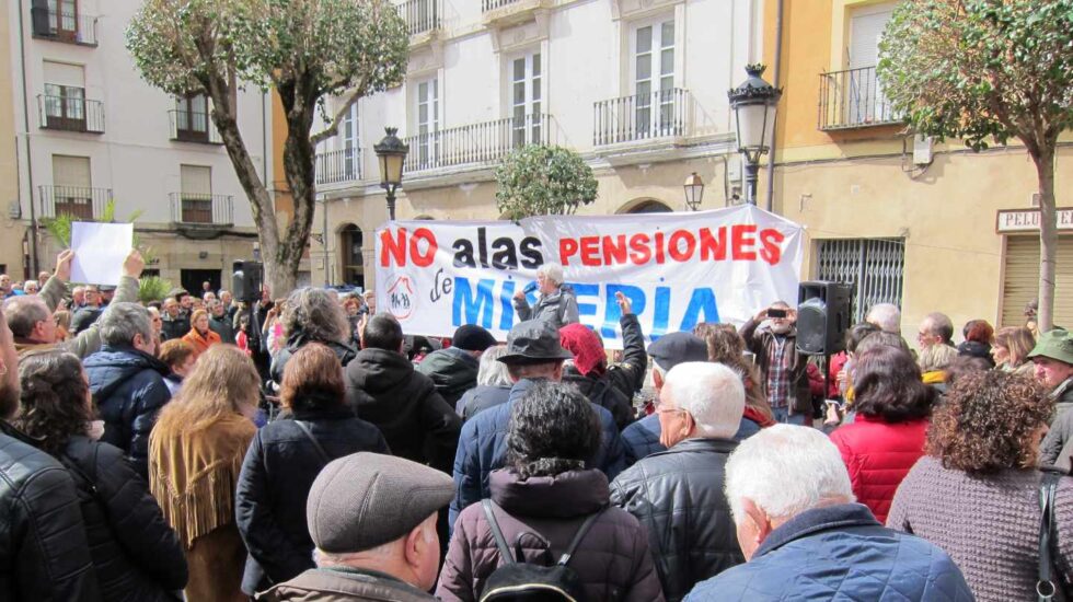 Jubilados en una manifestación para pedir mayores subidas de pensiones.