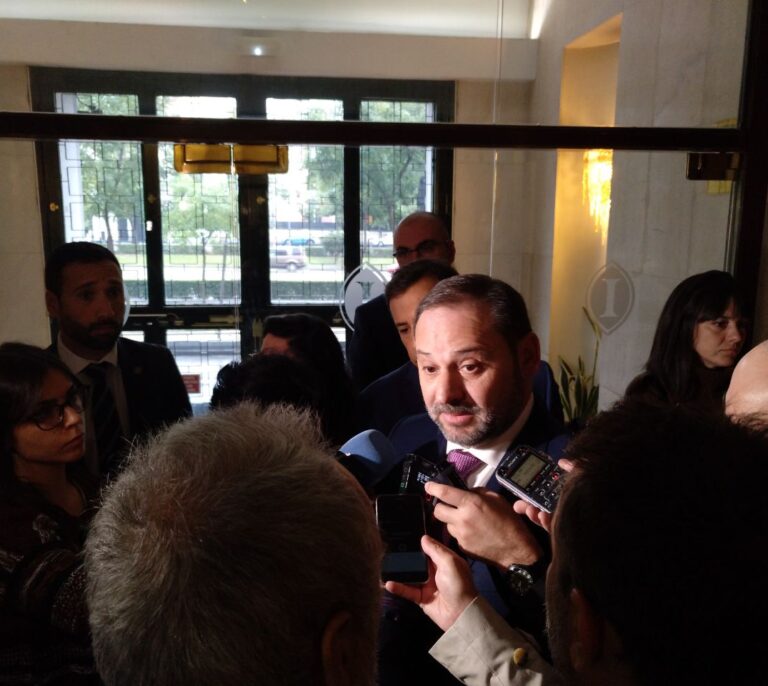 Ábalos: "El AVE tampoco es la panacea"