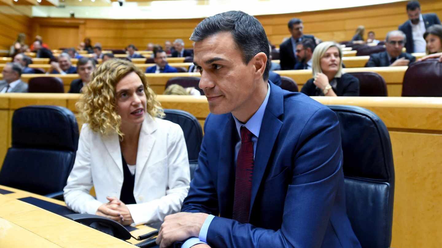 Meritxell Batet y Pedro Sánchez.