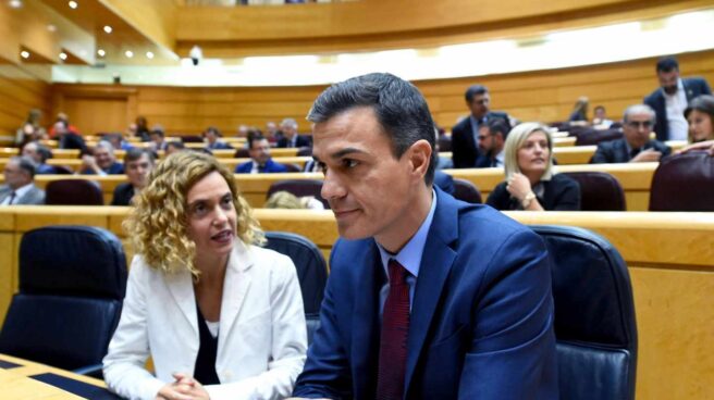 Meritxell Batet y Pedro Sánchez.