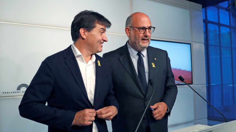 Sergo Sabrià (ERC) y Eduard Pujol (JxCat), durante su comparecencia en el Parlament.