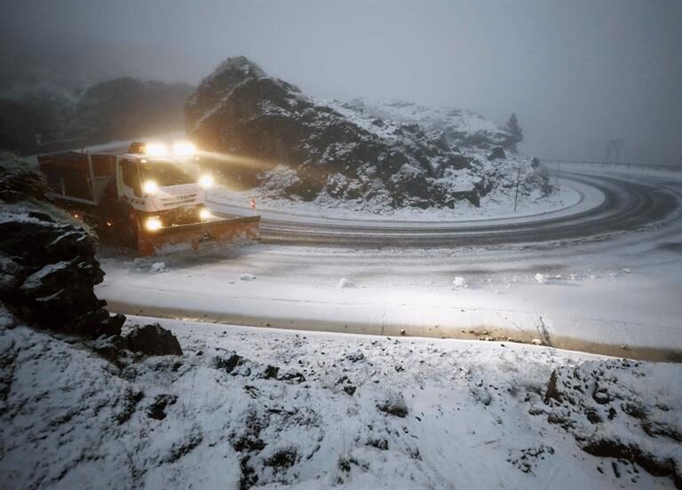 El temporal deja en España apagones, cortes de vías y trenes interrumpidos