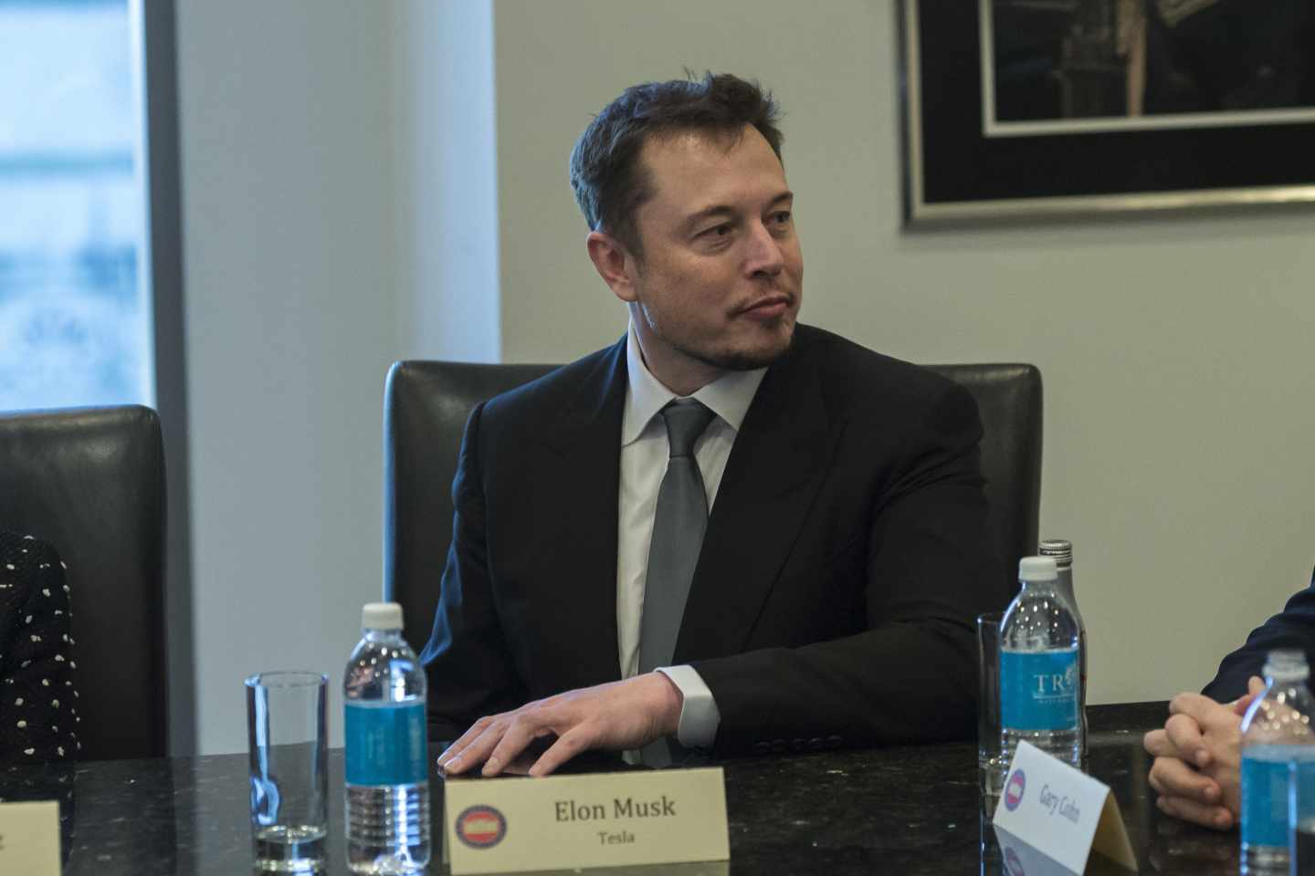 Tesla se dispara más del 15% en bolsa tras la salida de Musk de su presidencia.