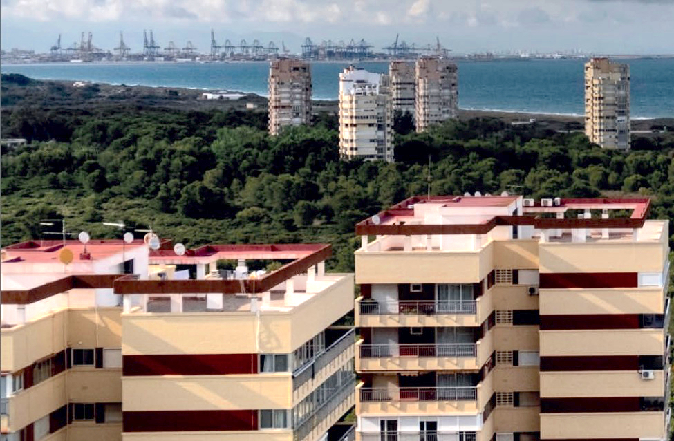 Edificaciones en Les Gavines, frente a la Albufera de Valencia. Un paraje salvado 'in extremis'. Iba a ser una megaurbanización, paralizada en los 80.