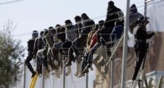 300 inmigrantes subsaharianos entran a Melilla saltando la valla