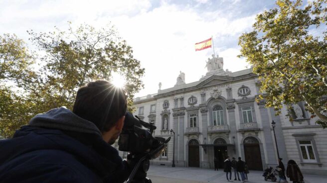 La Policía detiene a un grupo de independentistas por lanzar un bote de humo frente al Supremo