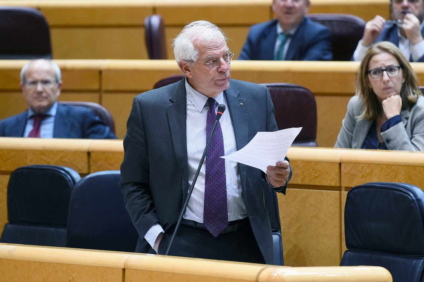 El PP y Cs 'salvan' a Borrell de ser reprobado en el Senado por los independentistas