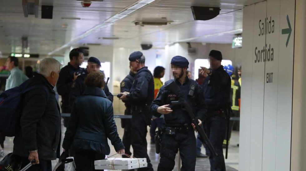 Desalojo en la estación de Sants de Barcelona.