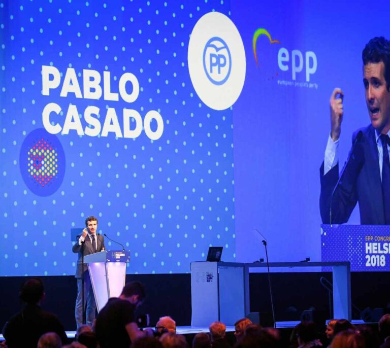 Personas del entorno de Cospedal le aconsejaron que dejara el escaño para no arrastrar al PP