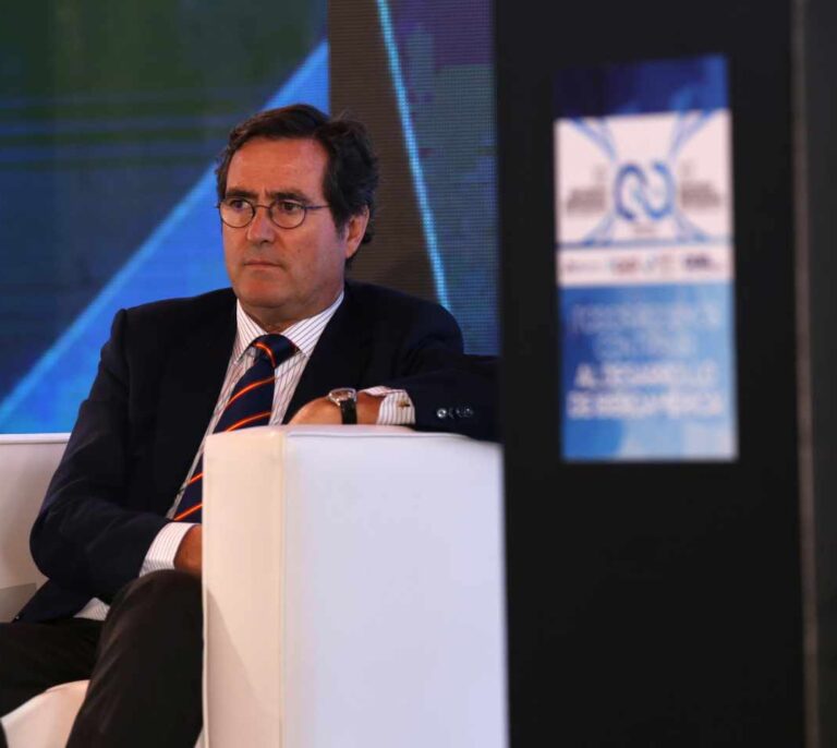 La CEOE recomienda a las empresas que negocien el registro horario