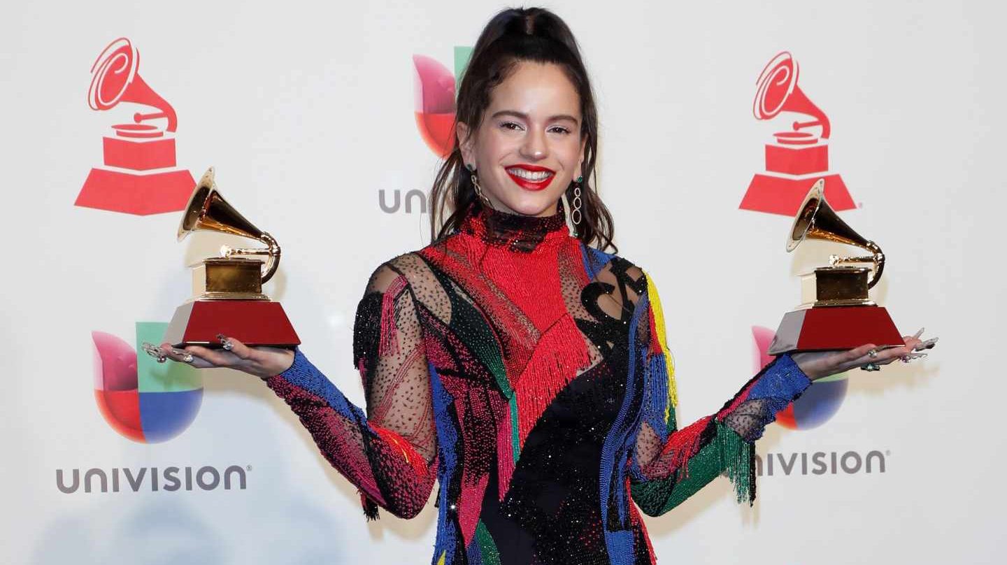 Rosalia, ganadora de Mejor Canción Alternativa y Mejor Actuación en Fusión Urbana en la XIX edición de los Grammy Latinos.