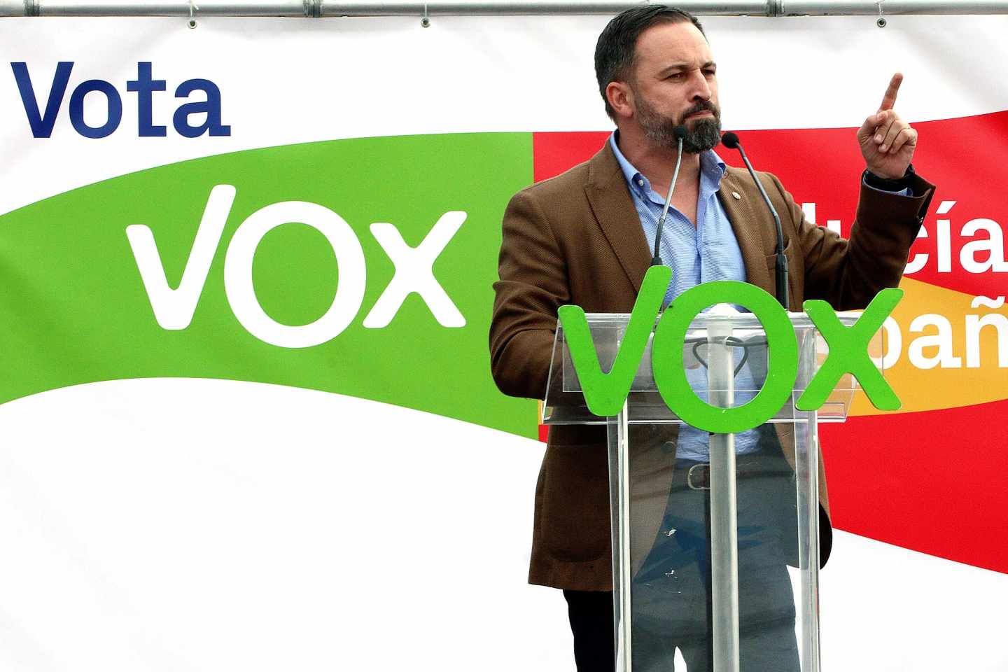 Abascal usa el 'Malamente' de Rosalía para terminar su mitin de Vox en Málaga