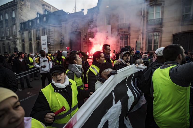 Manifestación en París contra la subida de impuestos a los carburantes.