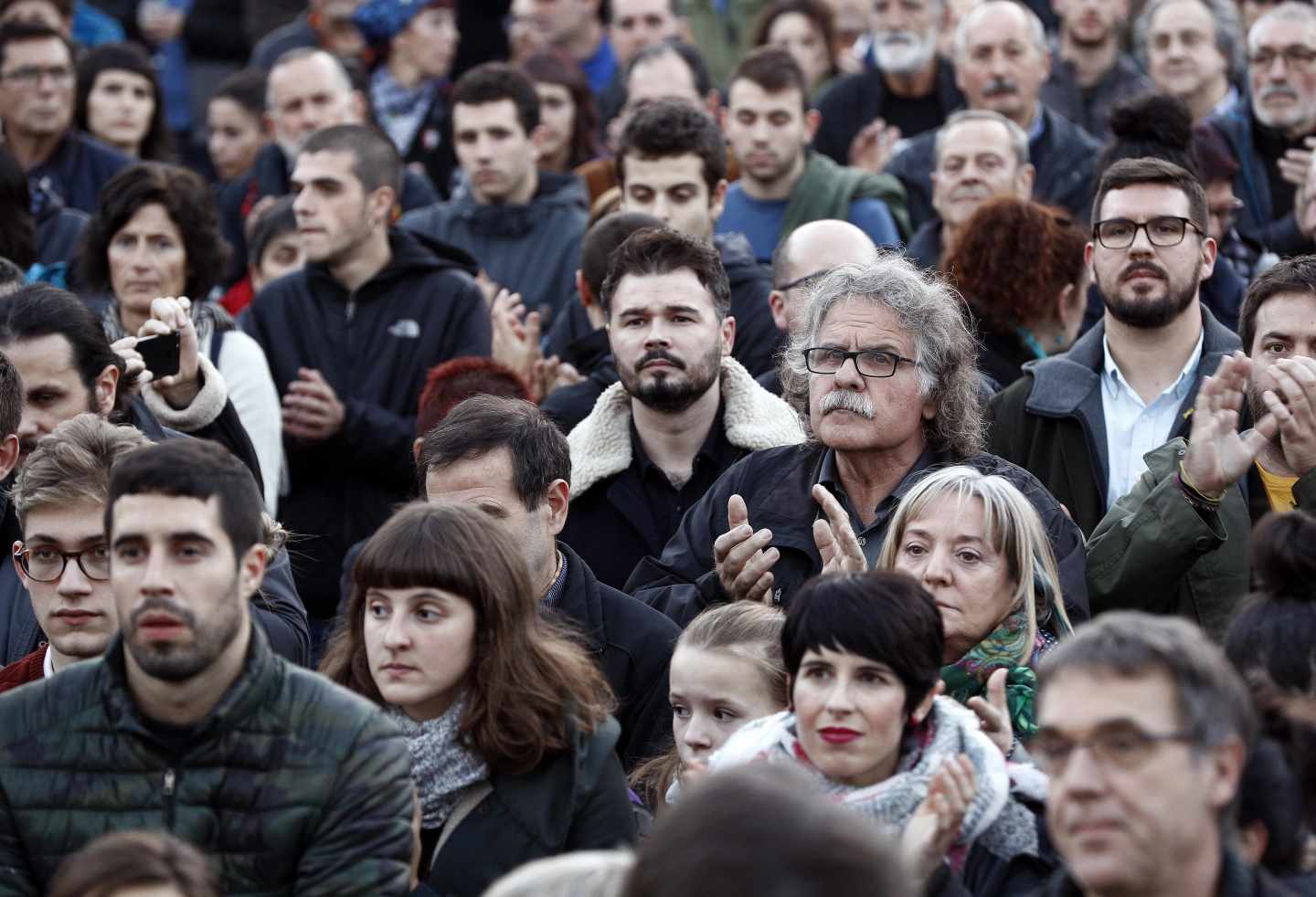 Gabriel Rufián y Joan Tardá se manifiestan en Pamplona para pedir la libertad de los presos de Alsasua.