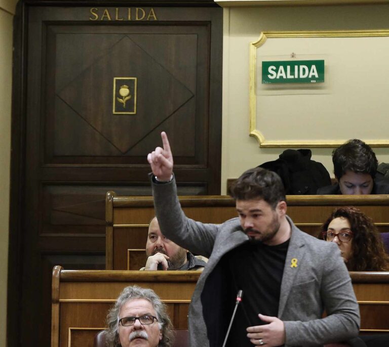 ERC niega el "escupitajo" y Gabriel Rufián carga contra Borrell: "Es un mentiroso"