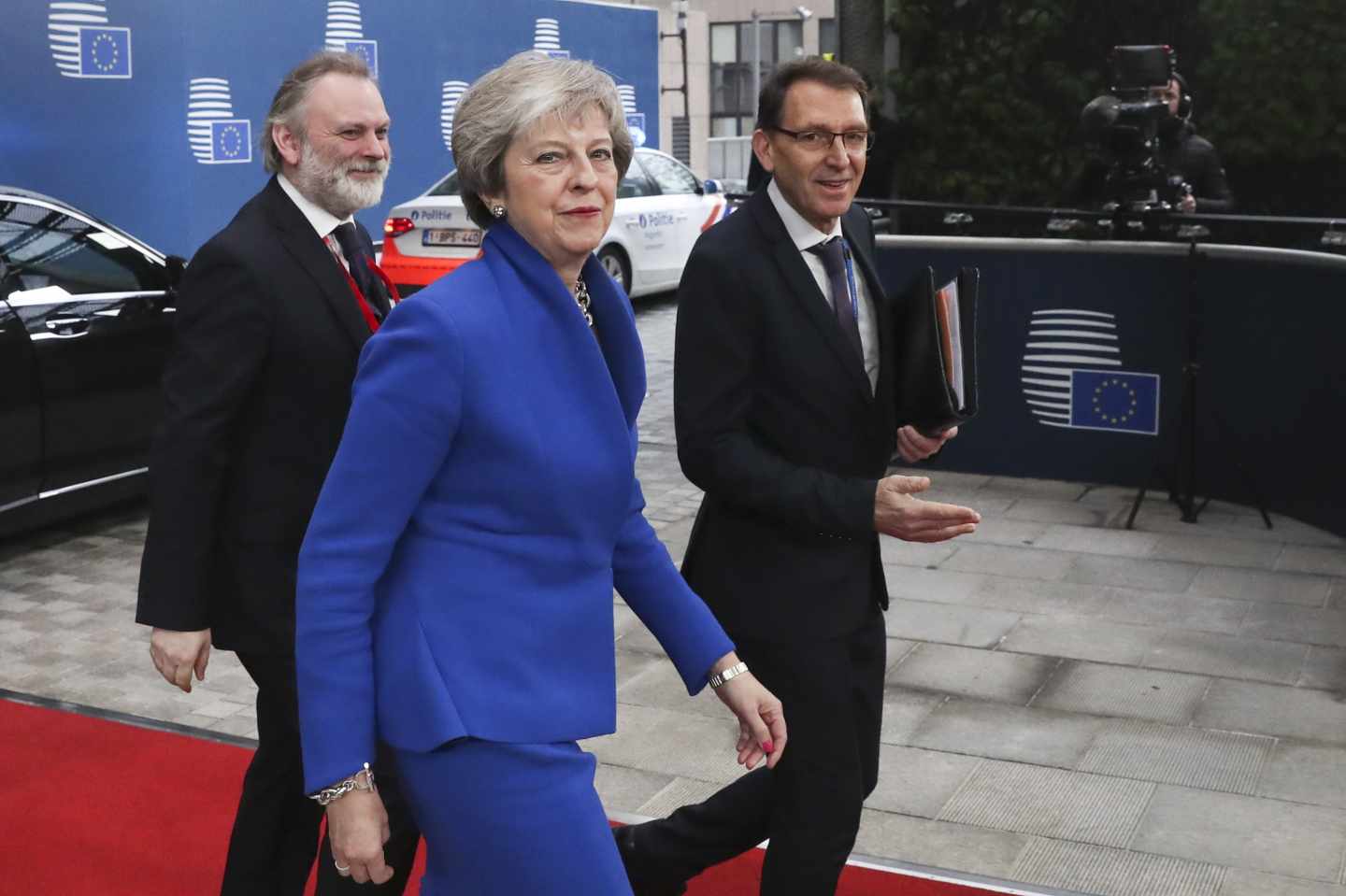 Theresa May, a su llegada a la cumbre que ha aprobado el Brexit.