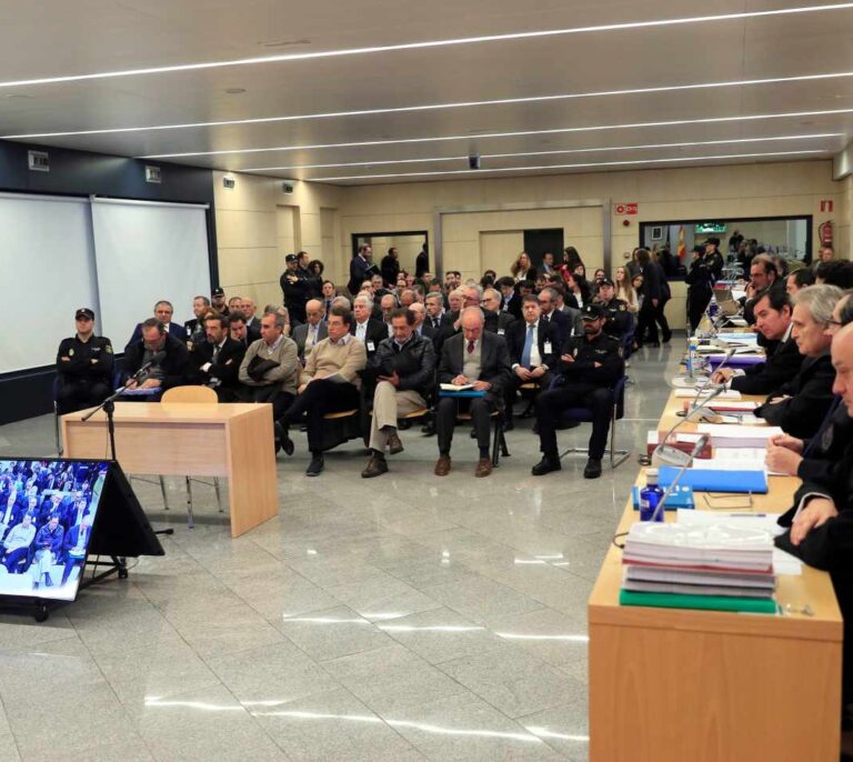 Día uno del juicio de Bankia: "¡Habéis saqueado España!"