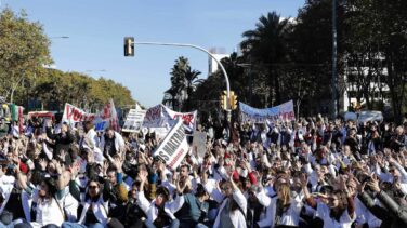 Médicos, maestros y taxis ponen a Aragonès ante su semana más difícil