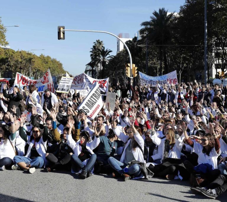 Médicos, maestros y taxis ponen a Aragonès ante su semana más difícil