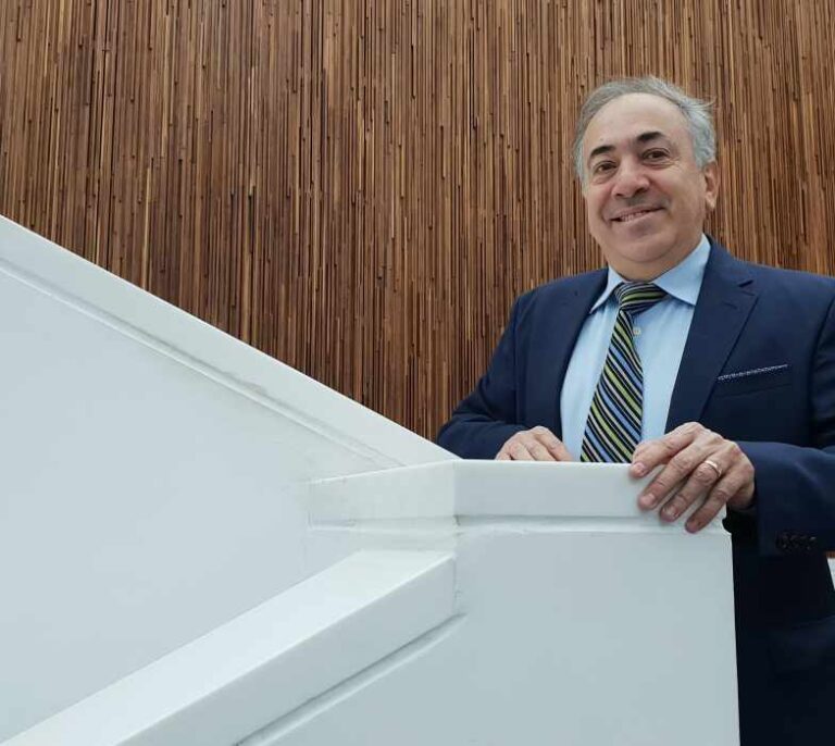 Alex Acero: "Mucha gente quiere ligar con Siri"
