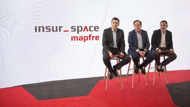 El presidente de Mapfre, Antonio Huertas (centro), en la presentación del proyecto insur_space.