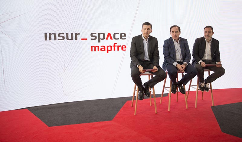 El presidente de Mapfre, Antonio Huertas (centro), en la presentación del proyecto insur_space.