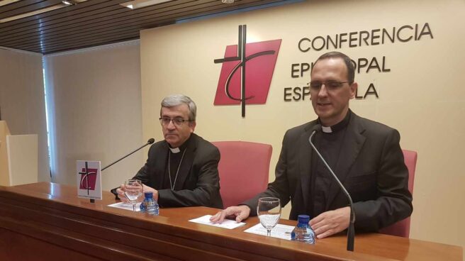 Luis Argüello y José Gabriel Vera, en la Conferencia Episcopal.