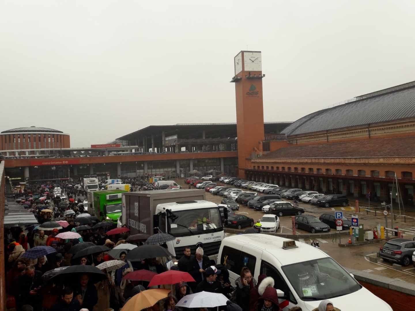 Desalojo de la estación de Atocha de Madrid.