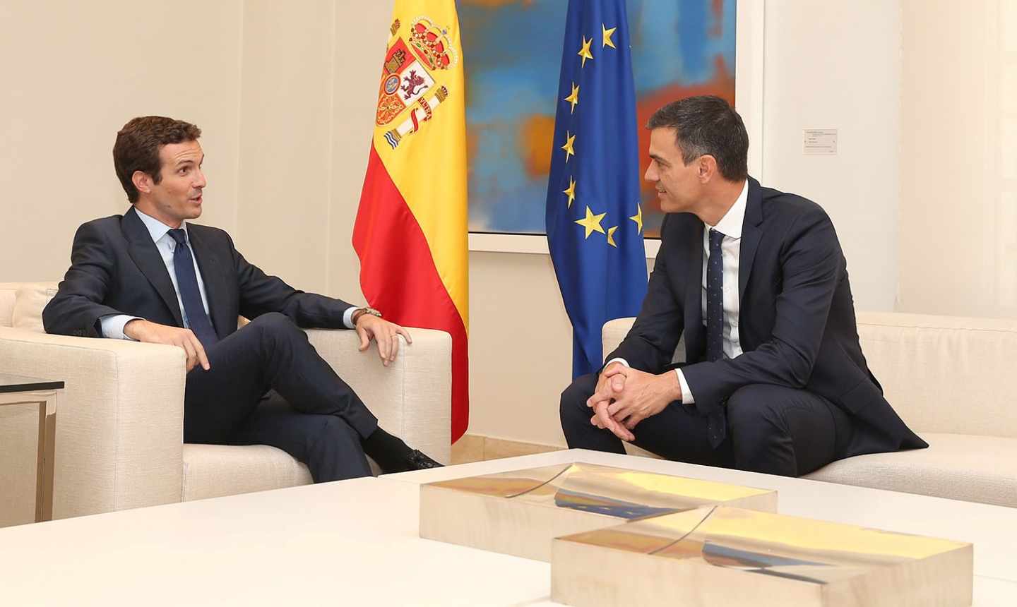Pablo Casado y Pedro Sánchez, durante el encuentro que ambos mantuvieron en La Moncloa el pasado 2 de agosto.