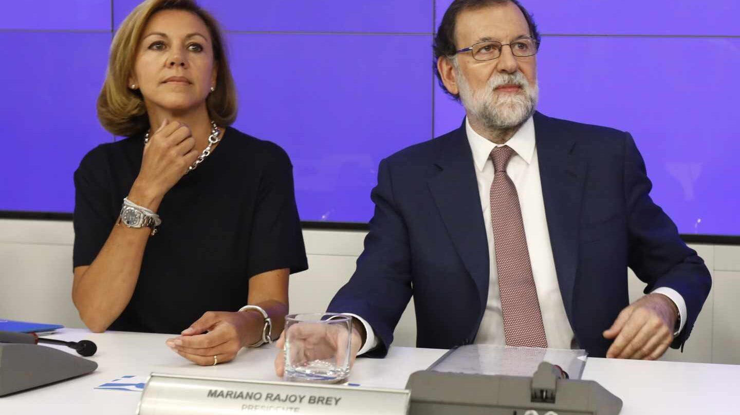 María Dolores de Cospedal y Mariano Rajoy, en una junta directiva del PP.